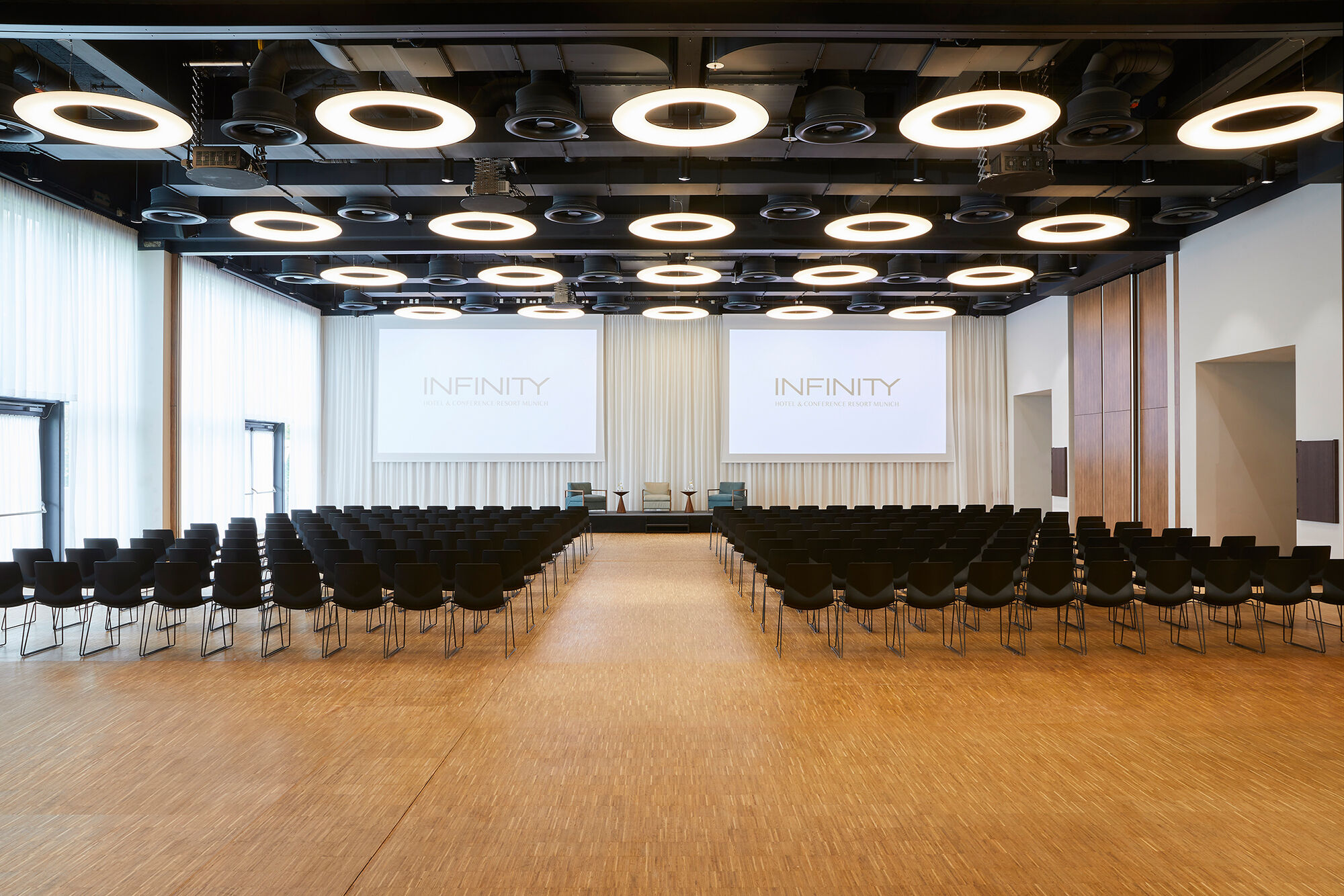 Отель Infinity & Conference Munich 4*
